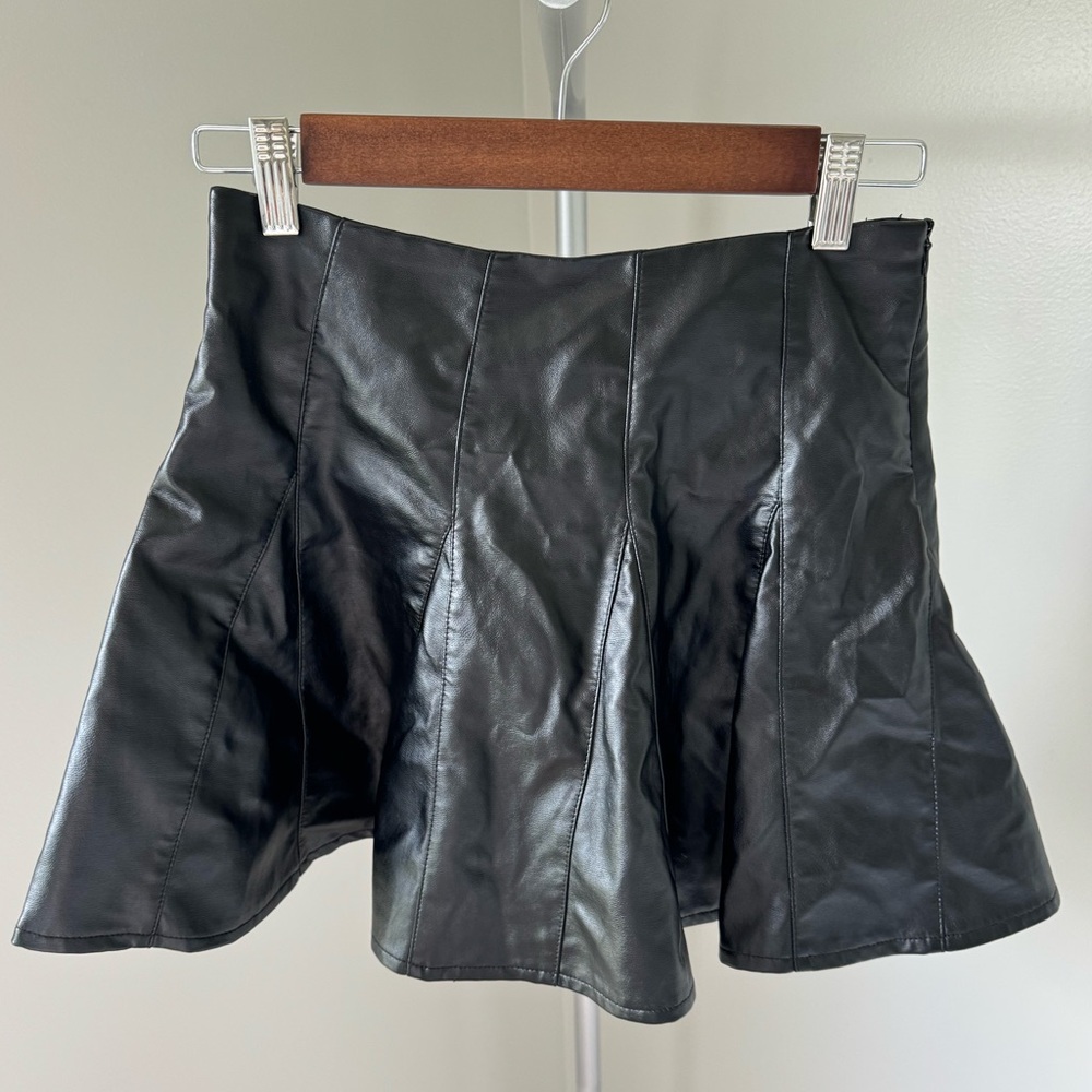 Cider Faux Leather Black Pleated Skort Size Small Side Zip